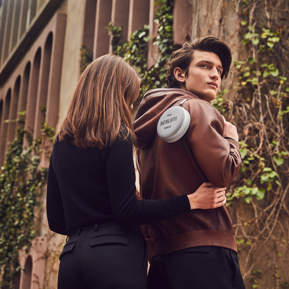 【新品未使用】 Bang & OLufsen Mercedes限定　非売品モデル NEW】Berluti × Bang & Olufsen コラボレーションモデル