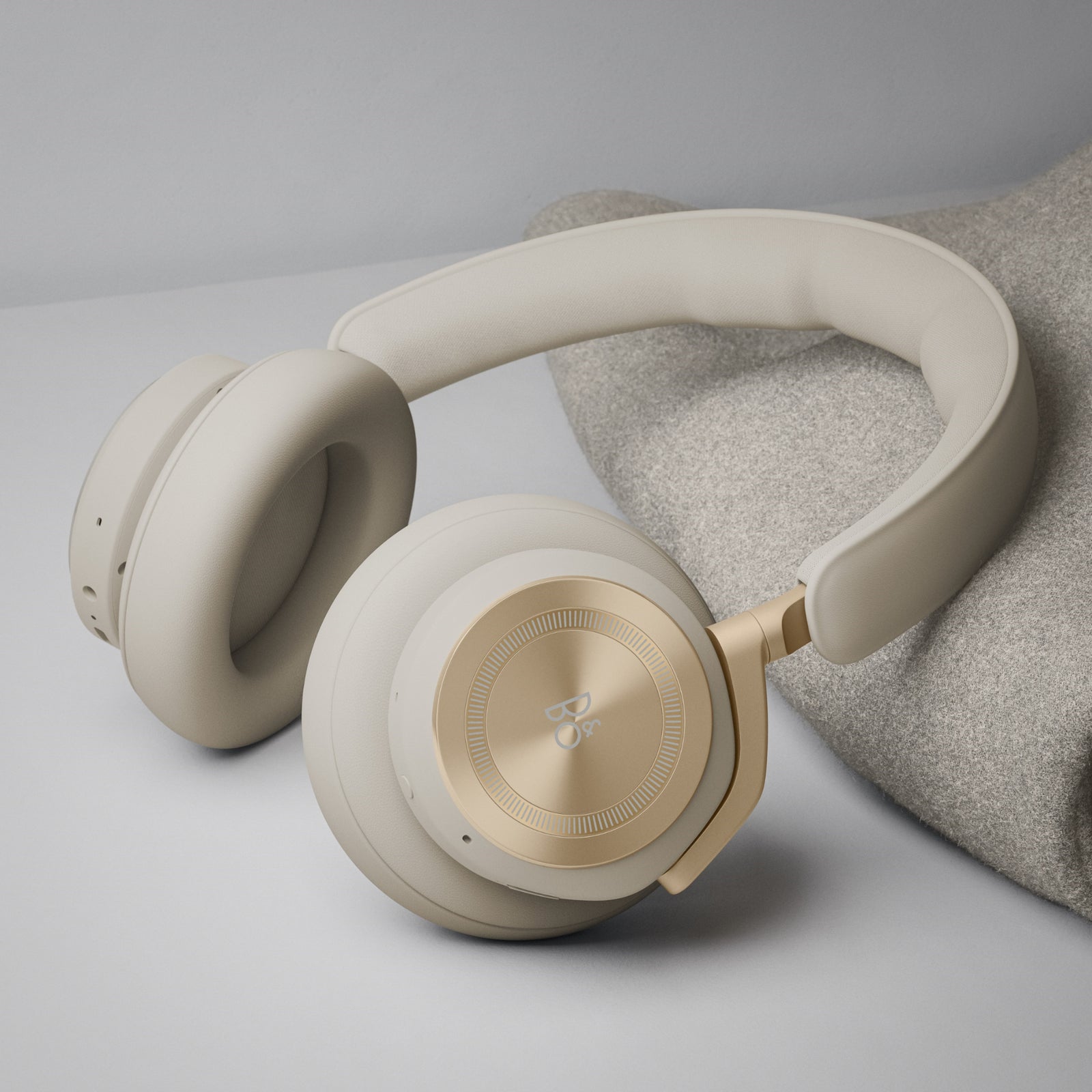 Beoplay HX – Bang & Olufsen 正規輸入販売代理店 / K.K. The B's International